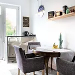 아파트 Beautiful Cozy 1-room Apartment, Near Rhine